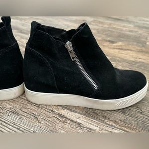 Steve Madden Wedge with Zipper in Black- 8.5”